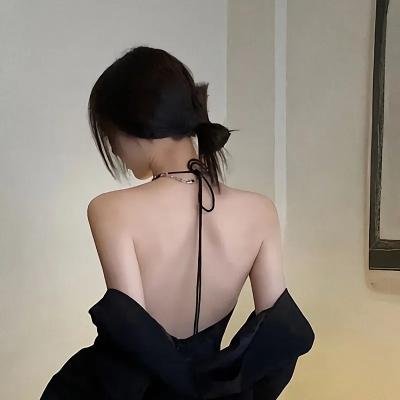 储物柜女孩